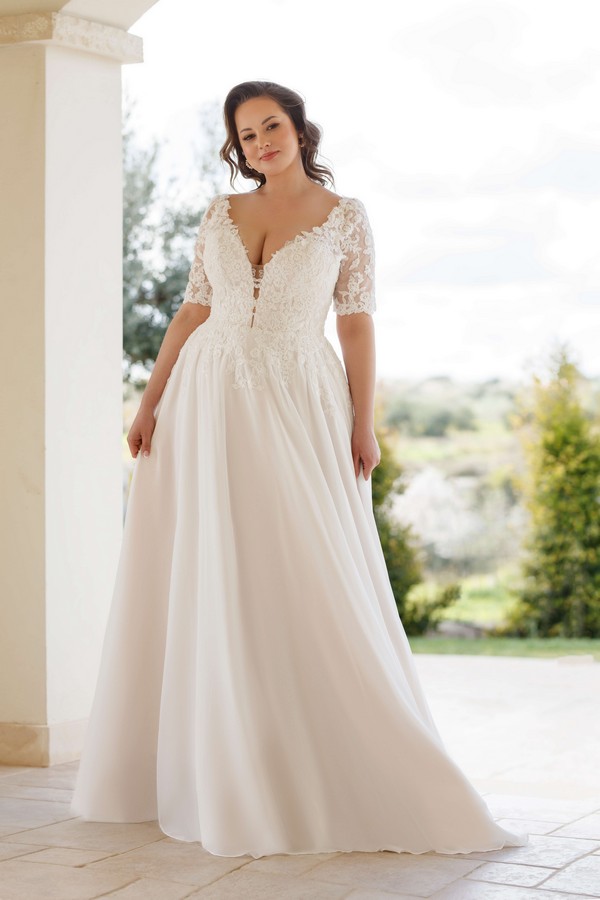 Brautkleid curvy mit Ärmel