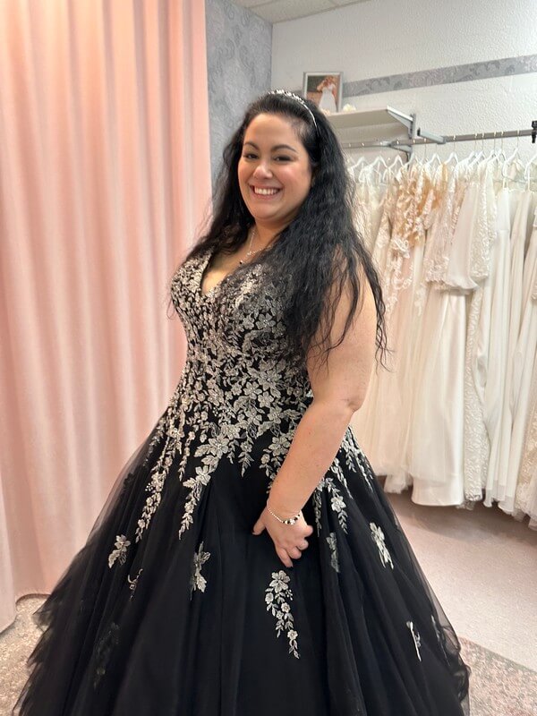 Schwarzes Brautkleid curvy