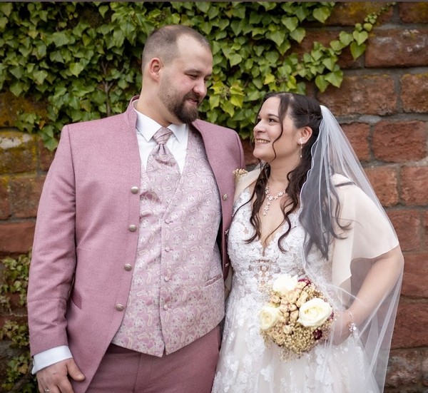 Herren 46 Echtes Brautpaar am Hochzeitstag