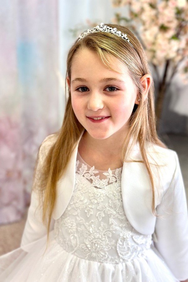 Kommunion Mädchen mit Bolero zur Kommunion 2025
