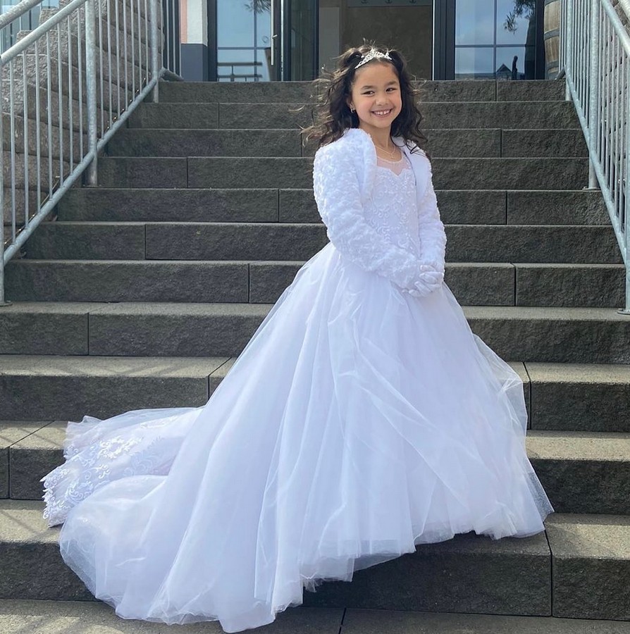 Kommunionkleid mit langen Ärmeln. Italienische Kommunionkleid.