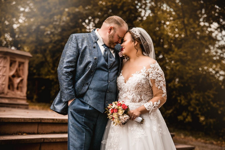 Real Brautpaar in Übergröße