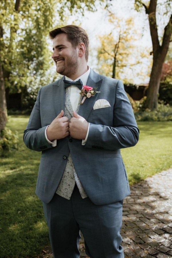 Bräutigam in Anzug Plussize grün