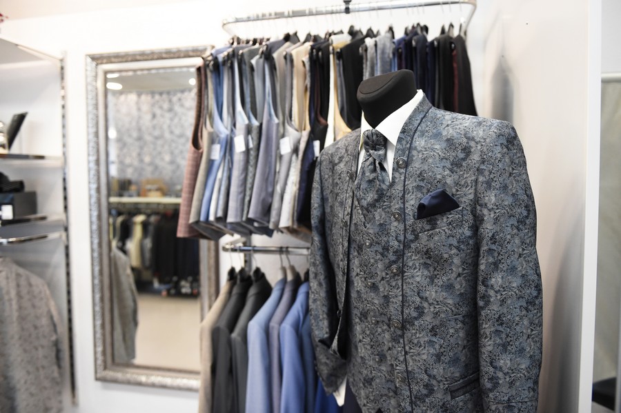 Herrenabteilung für Anzügen
