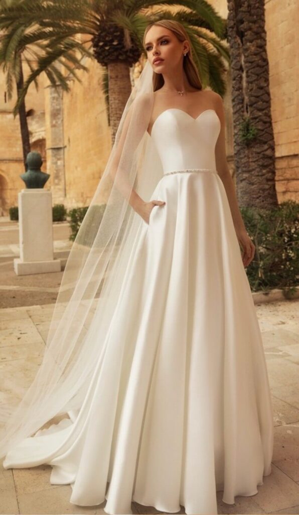 Schlichte Brautkleider ist ein Trend, der nie aus der Mode kommt.