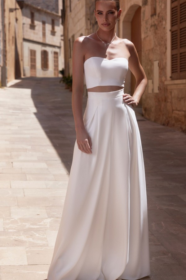 Braut in Hose und Top ivory clean