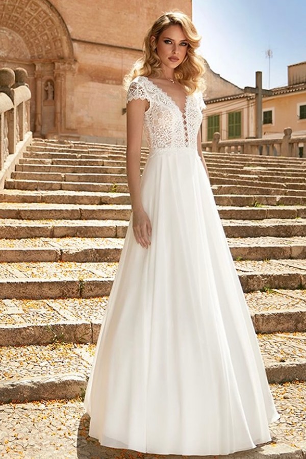 Schlichte Brautkleider von Bianco Evento