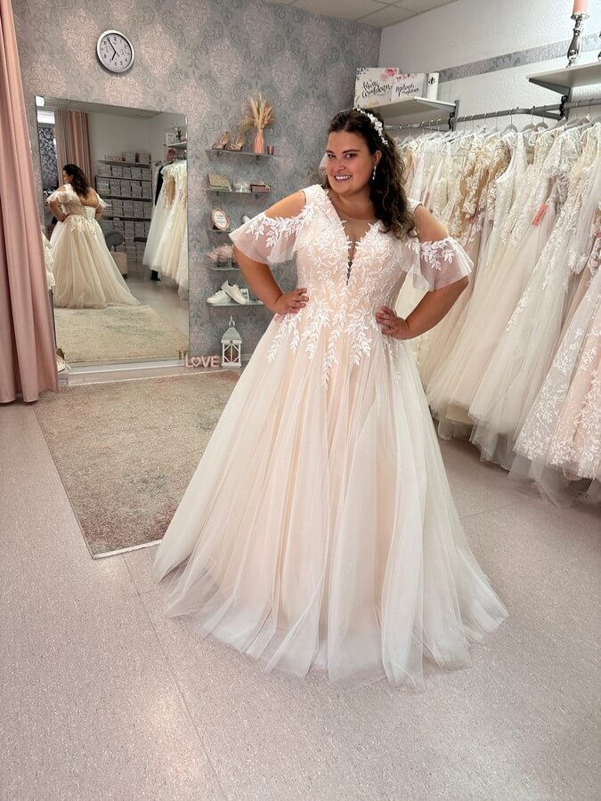 Brautkleid blush Gr. 52 mit kleinen Flügelärmeln
