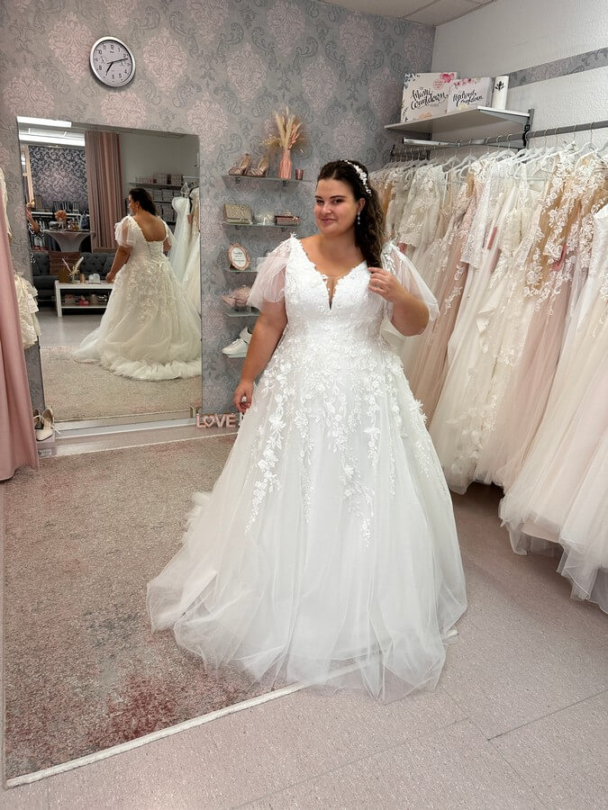 Brautkleid große Größe 52 ohne Ärmel mit 3D Spitze