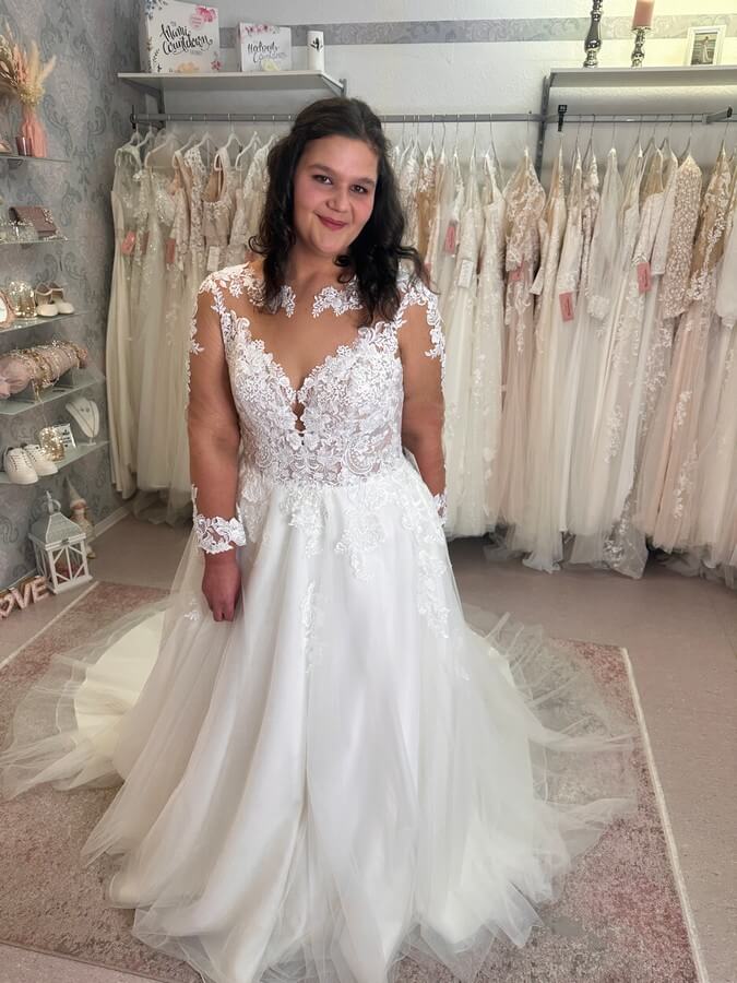 Brautkleid für mollige Frau von Tres Chic