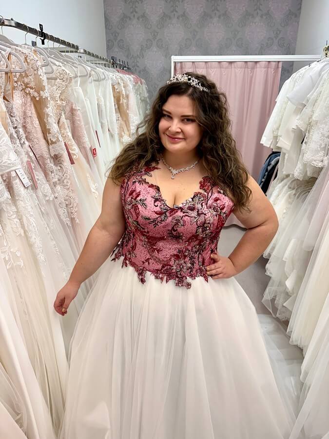 Brautkleid große Größe mit rot