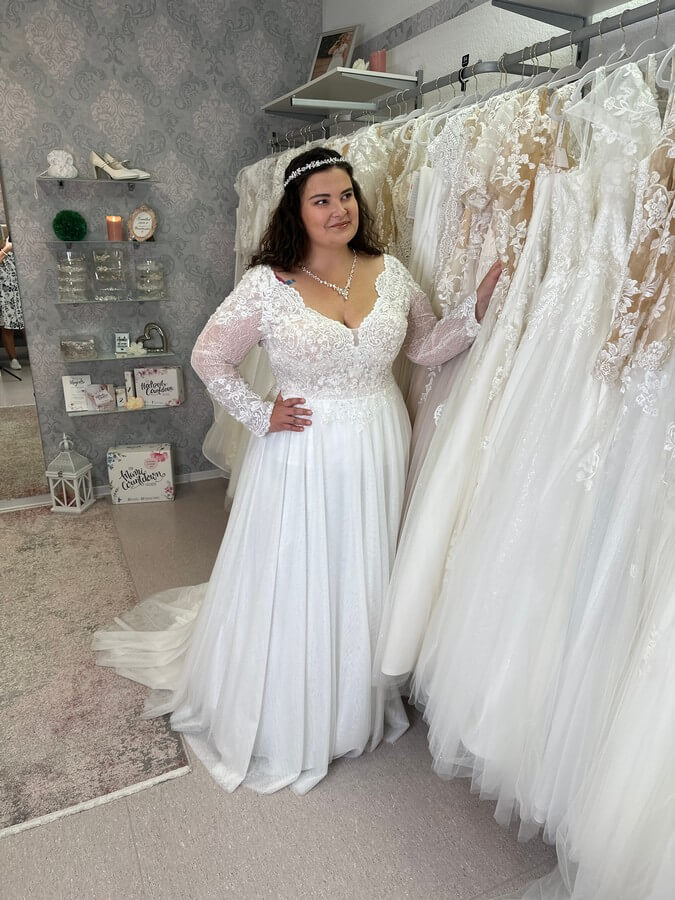 Brautkleid Gr. 52 mit langen Spitzenärmeln