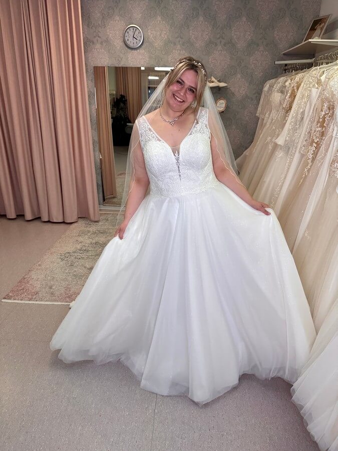 Brautkleid große Größe 52 ohne Ärmel mit 3D Spitze