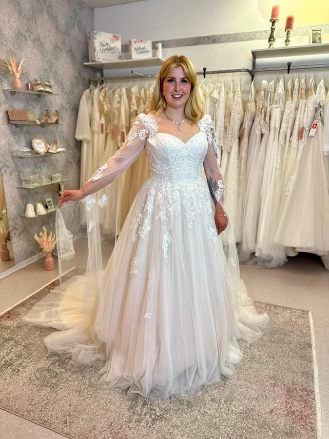 Brautkleid Plussize mit Spitzenjacke
