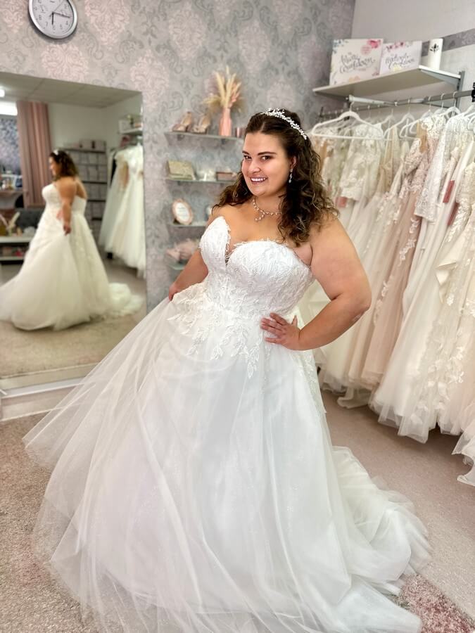 Curvybrautkleid A-Linie ohne Ärmel