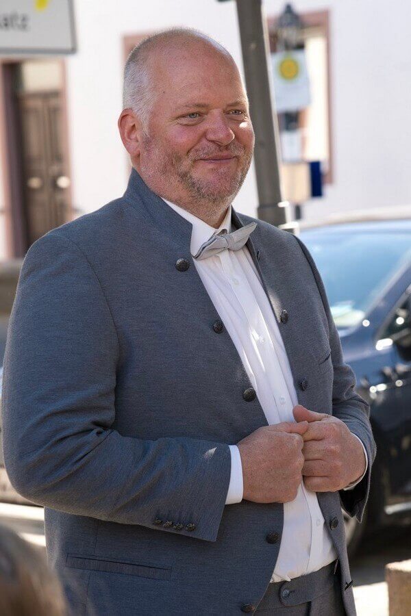 Anzug von Tiacco große Größe