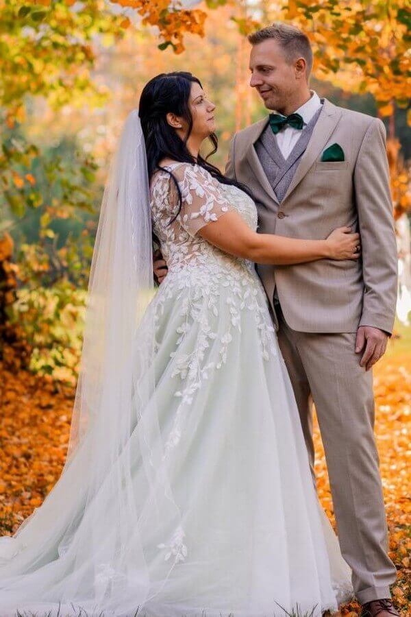 Realbride Plussize in grünem Brautkleid Gr. 50