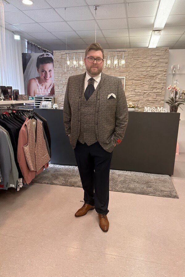 Anzug mit Stehkragen große Größe