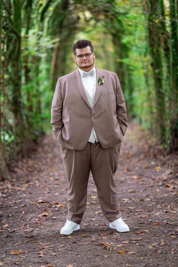 Bräutigam in braunem Anzug Gr. 7XL / 8XL