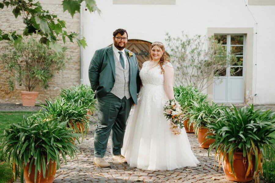 Curvy Brautpaar mit Übergröße von Biancas Brautmoden