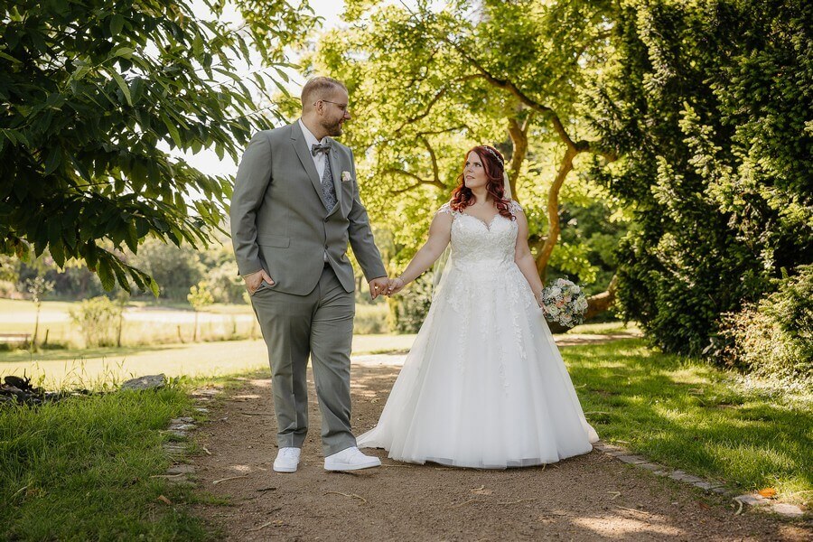 Echtes Brautpaar von Biancas Brautmoden in großer Größe