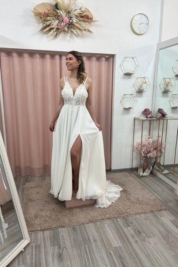 Brautkleid mit Schlitz von Bianco Evento