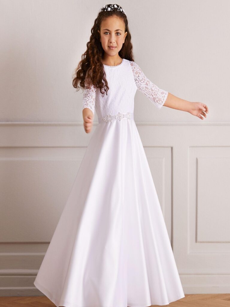 Kommunionkleid lang von Lilly 8-1130 mit Satinrock und Spitzenärmeln bei Biancas Brautmoden