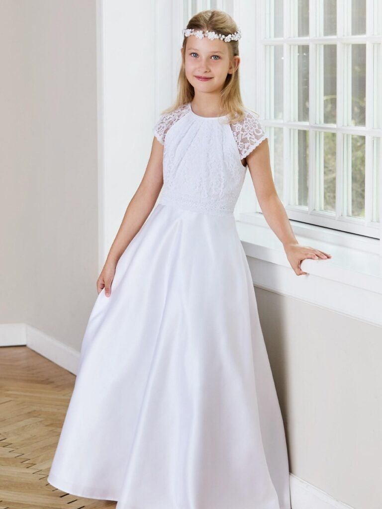 Kommunionkleid LILLY 08-1155-WH mit Spitzenoberteil und Cap-Sleeves – elegantes Kommunionkleid 2026, erhältlich bei Bianca’s Brautmoden Bad Münster.