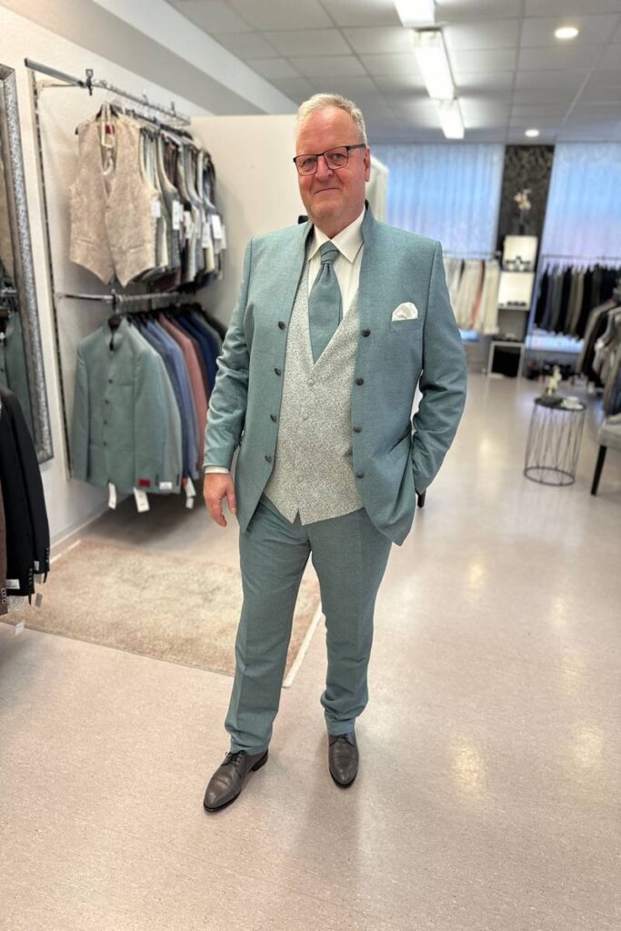 Anzug Plussize gruen biancas brrautmoden.jpg