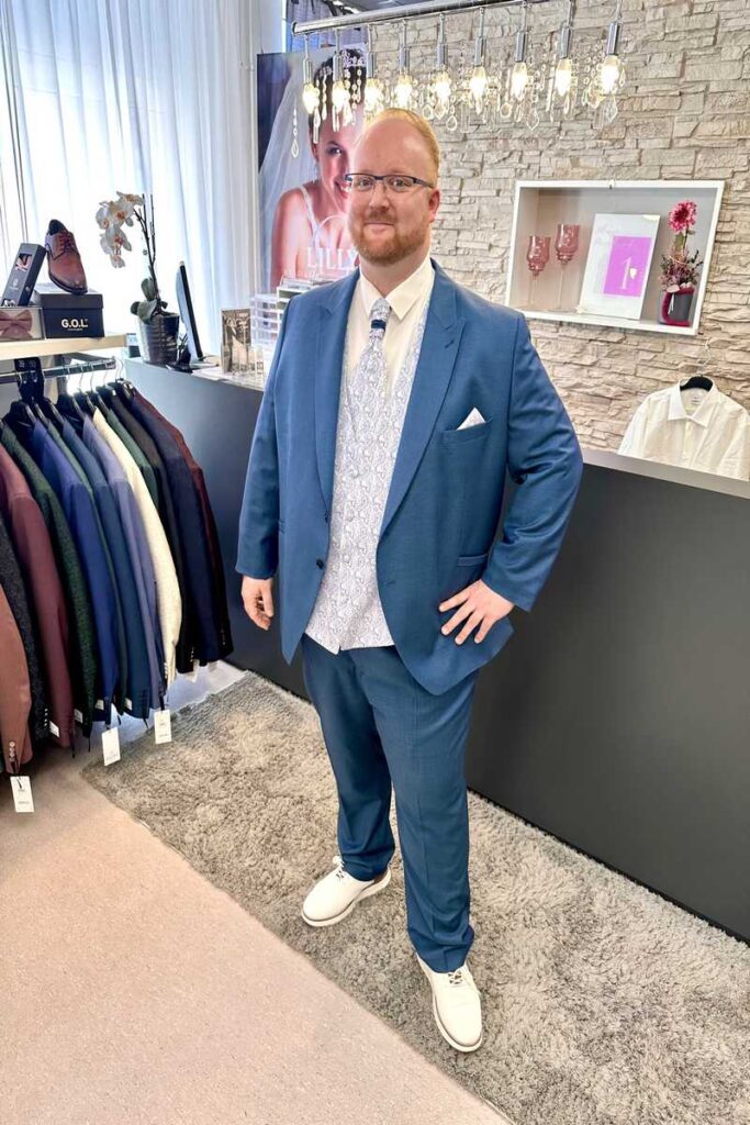 Anzug Uebergroesse biancas brautmoden.jpg