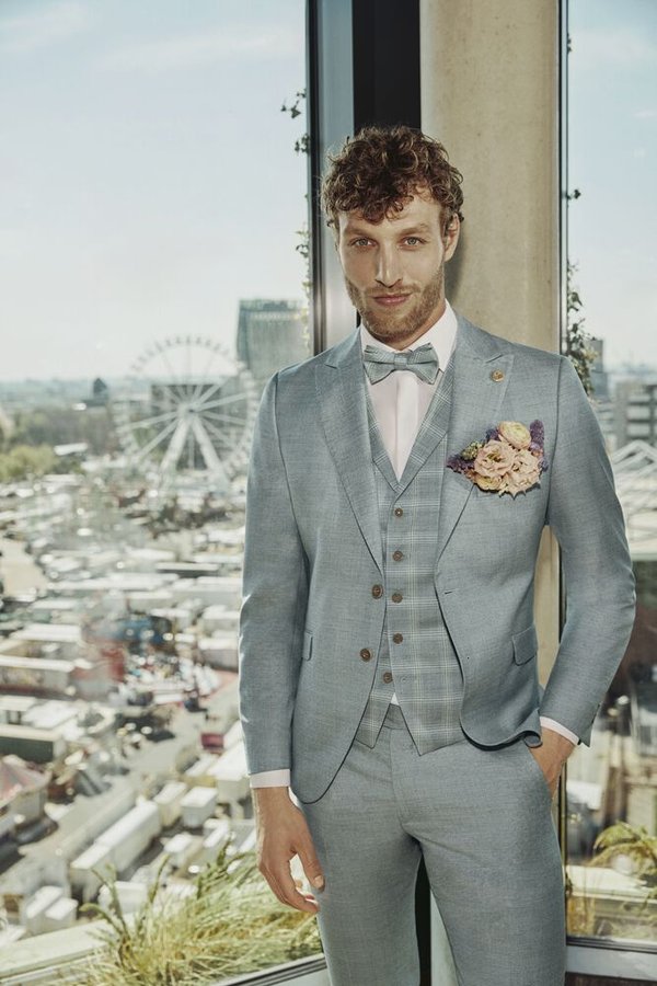 Herren 9 Moderner Hochzeitsanzug in Blau-Grün mit Weste – Anzugberatung bei Bianca’s Brautmoden in Bad Kreuznach