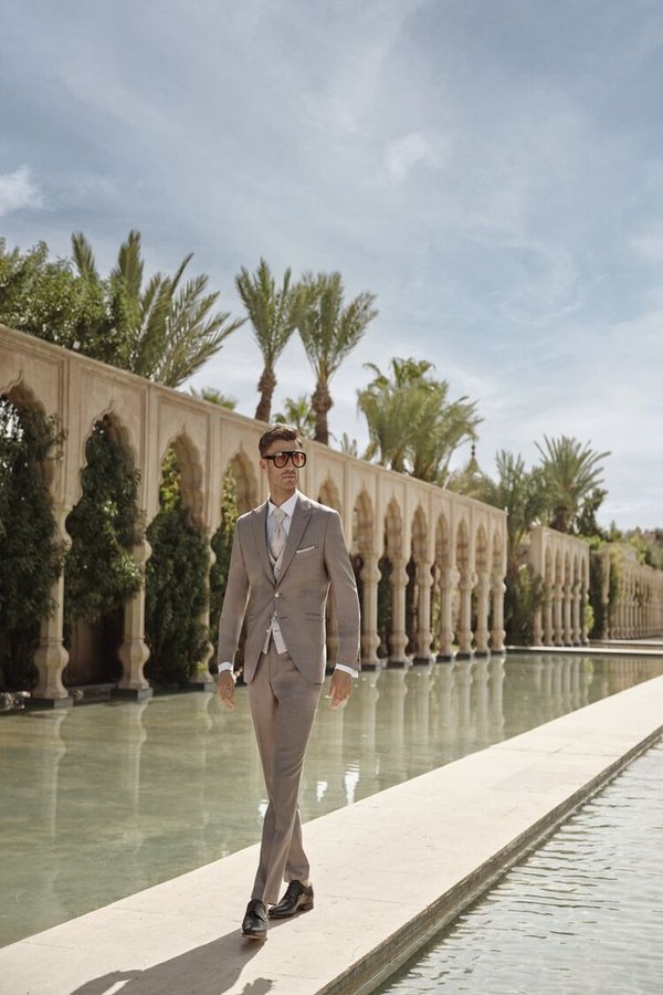 Herren 8 Moderner Hochzeitsanzug 2026 in Taupe – stilvolle Anzugberatung bei Bianca’s Brautmoden in Bad Kreuznach
