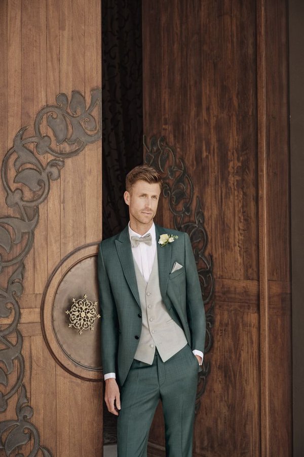 Herren 5 Eleganter grüner Hochzeitsanzug mit Weste – Bräutigam-Anzug bei Bianca’s Brautmoden in Bad Kreuznach